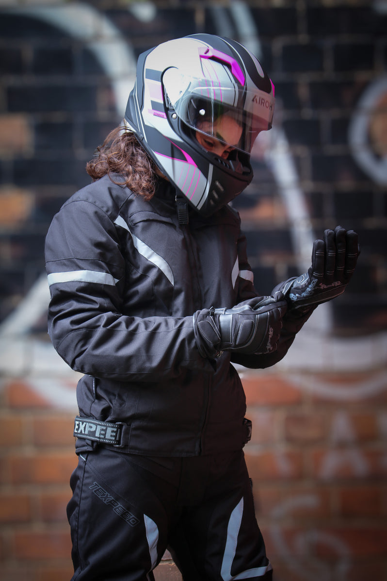 Airoh Connor Full Face Motorcycle Helmet In Matt Black & Pink (Womens) | Texpeed